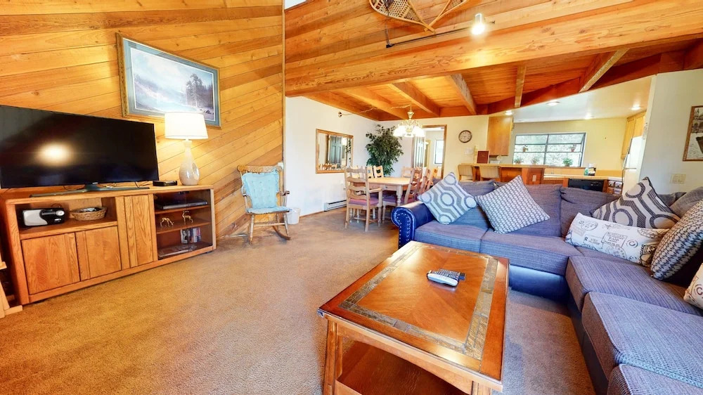 Snowflower 74 Spacious Condo with Great Complex Amenities, On The Shuttle Route by RedAwning