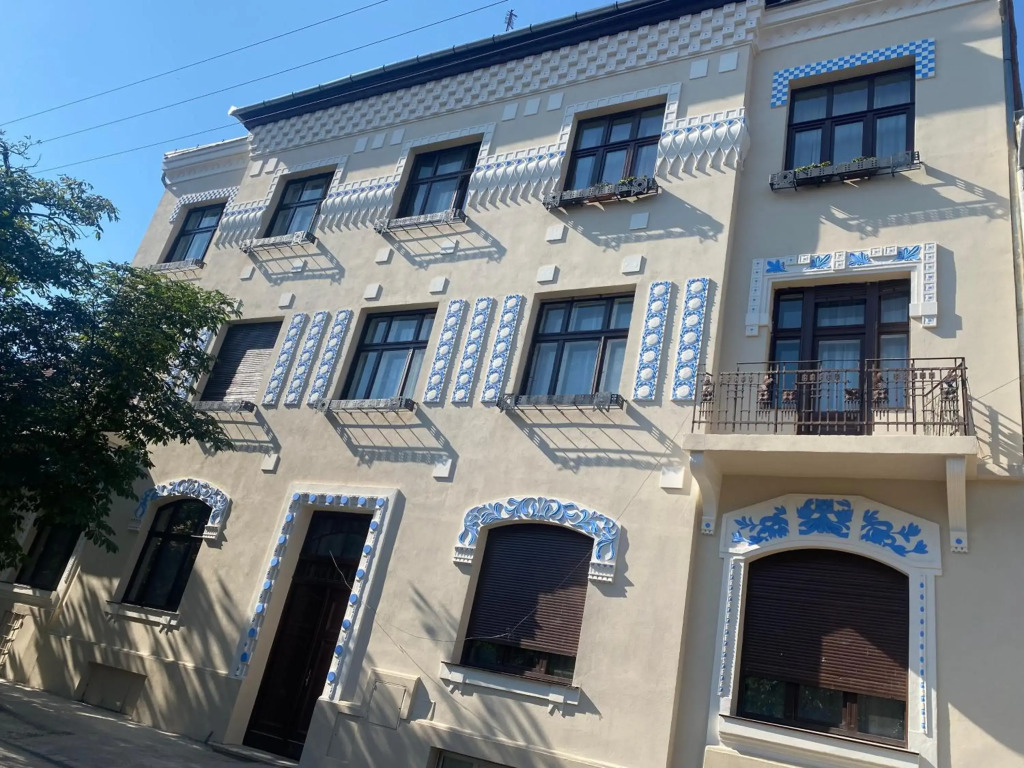 La Strada Apartments