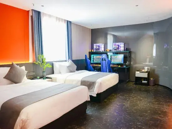 Leroy Hotel
