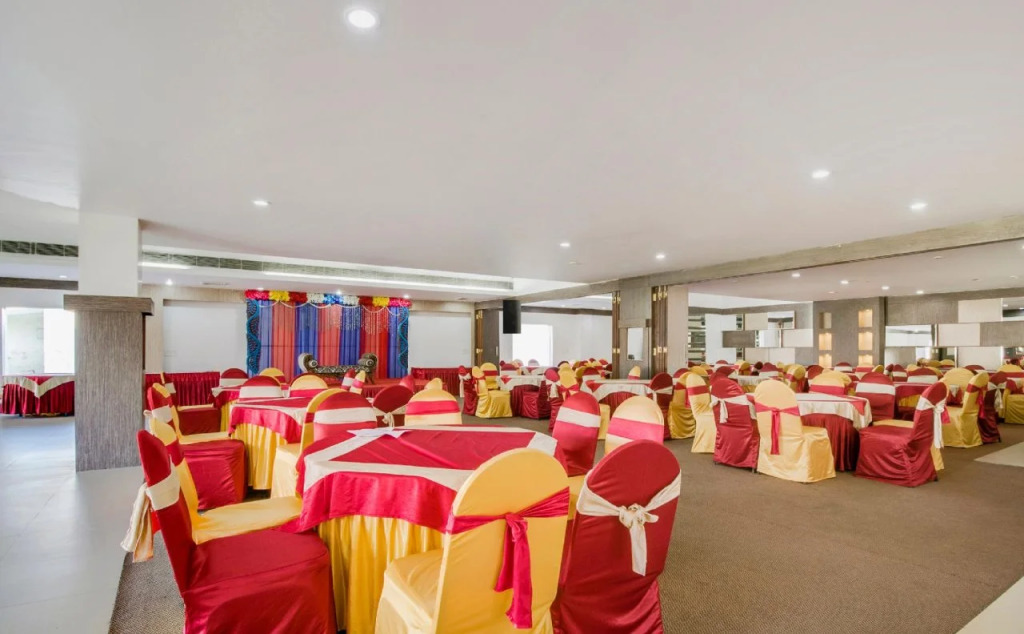 Rex Hotel by OYO