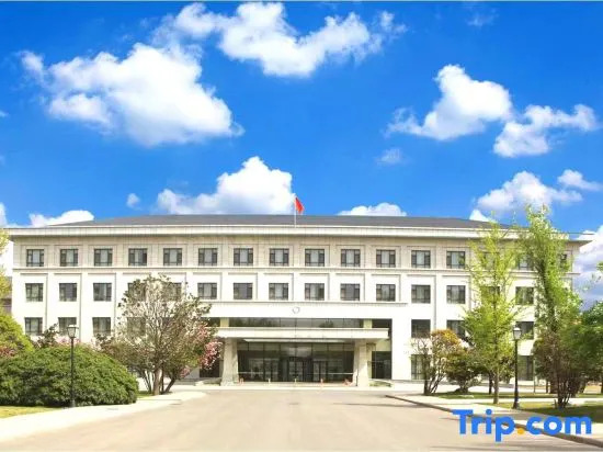 Zhongyuan Oilfield Hotel