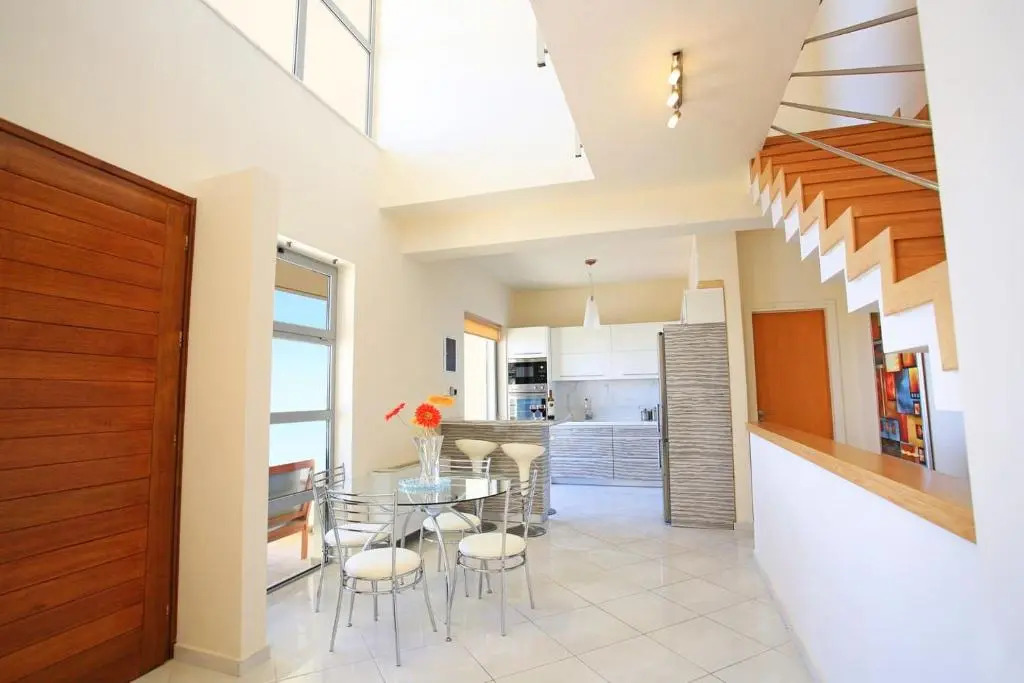 Seafront, 5star Home - 4min Walk To Private Beach