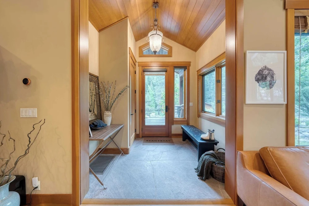 Cedars at Palisades by Avantstay Hot Tub, Resort Access, and Mountain Views