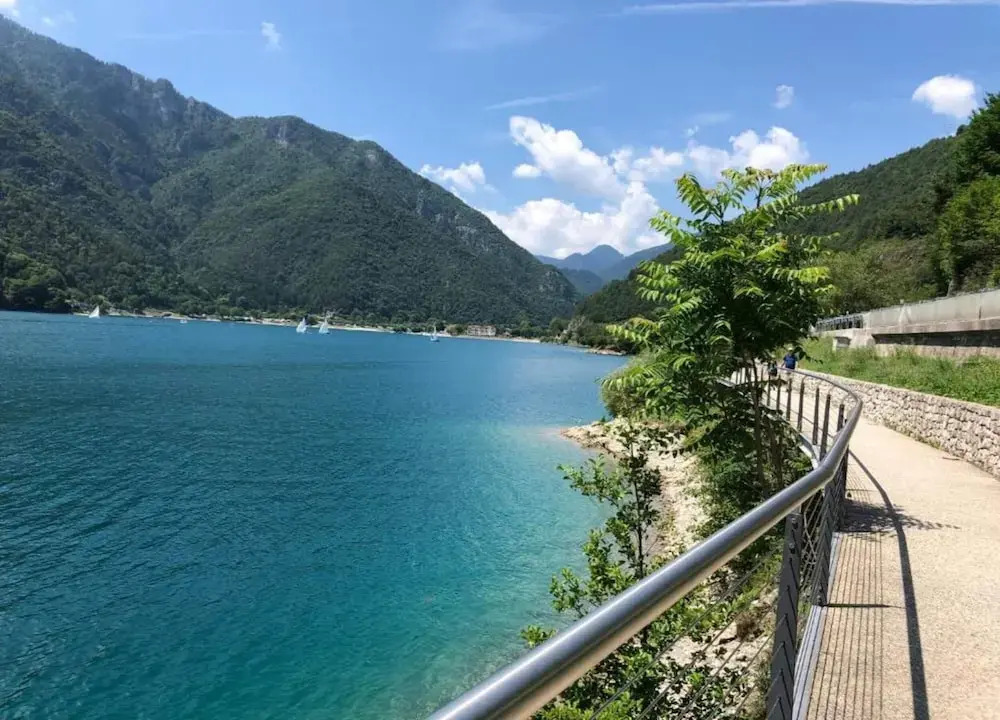 Renovated Apartment With Lake View, Swimming Pool, Wifi, in Val di Ledro