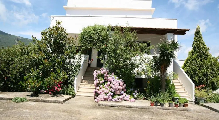 Villa Dina