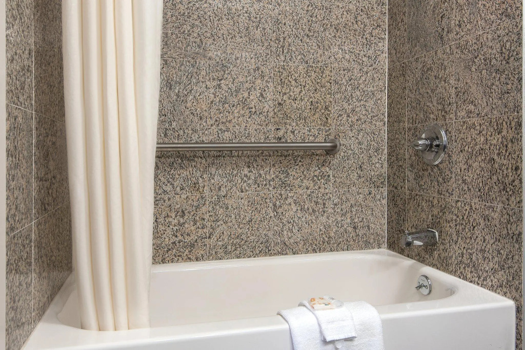 La Quinta Inn & Suites Brooklyn East