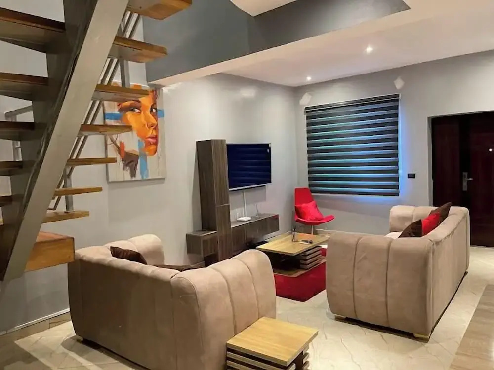 House 8 Apartment