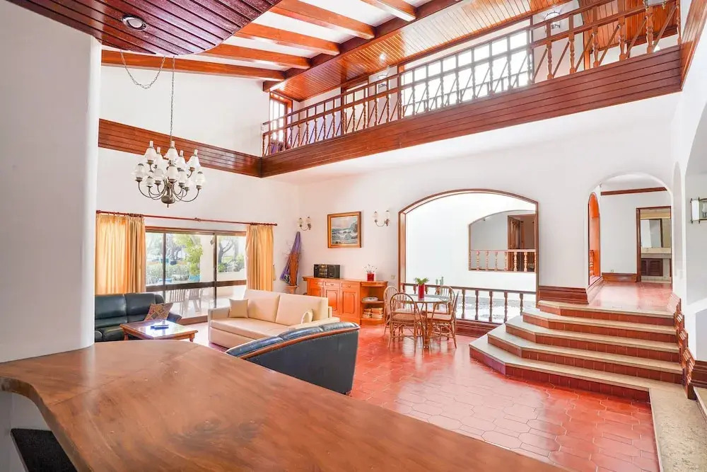 Villa in Vilamoura with Pool near Beach