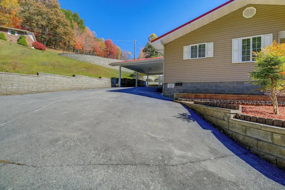 Laptop-Friendly Appalachian Mountain Retreat