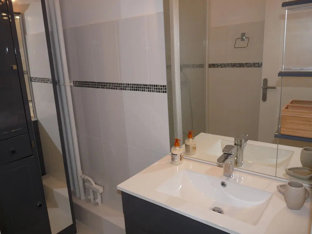 Apartment 82