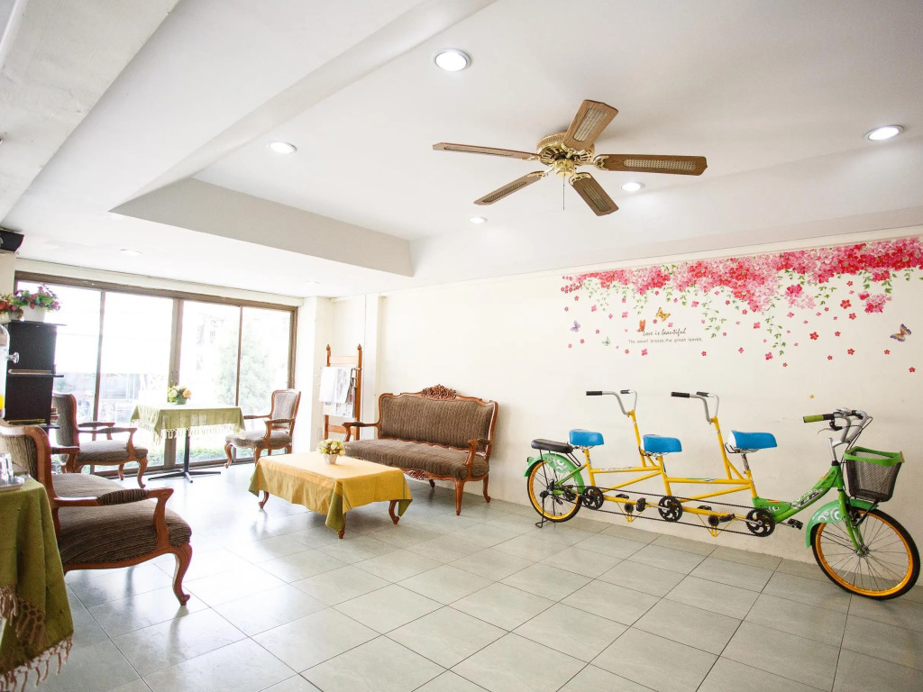 Regent Ngamwongwan Hotel