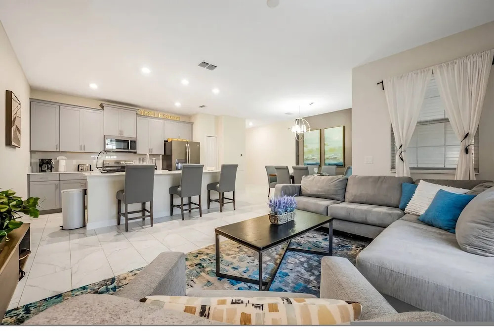 Luxury 4BR Villa w Pool Near Disney Parks