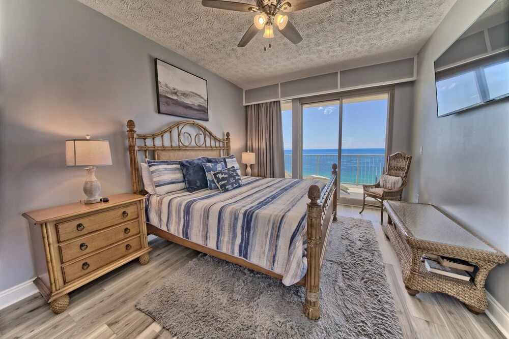 Spacious Tropical Condominium at 17th Floor with Beach and Pool Access - Unit 1707 by RedAwning