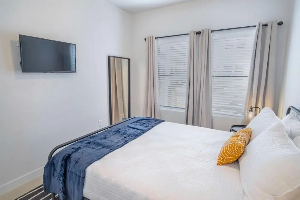 Brand NEW 5 Stylish 3BR Near Exciting Downtown