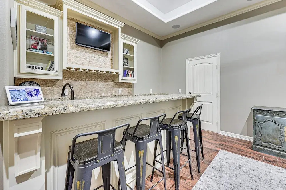 1 Mi to Vackar Stadium: Roomy Retreat w/ Pool