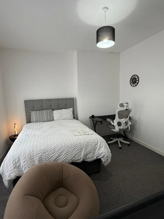Kensington Studio, 3rd-floor City Base