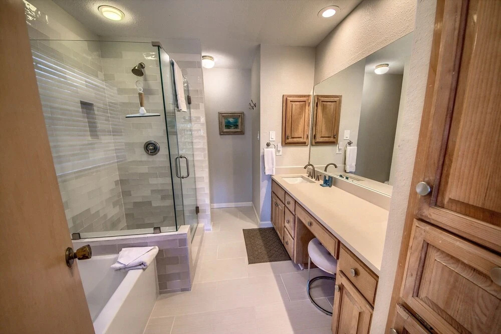 Delroy Curly Ray s Comal Condo
