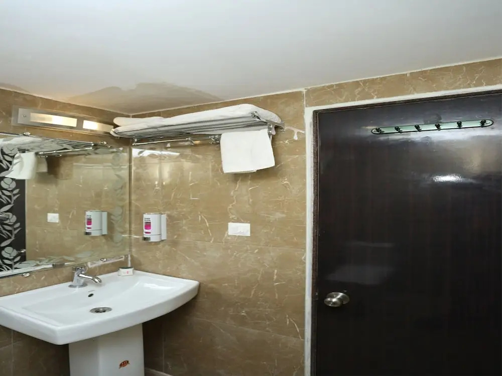 FabHotel CSFC