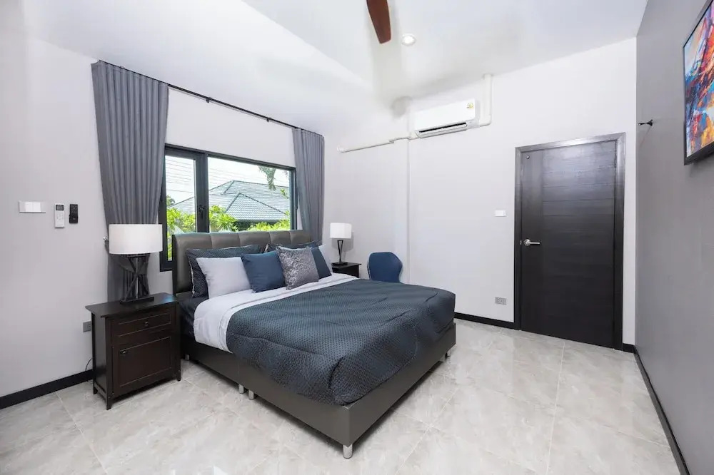 Villa Waree minutes from the city and beach