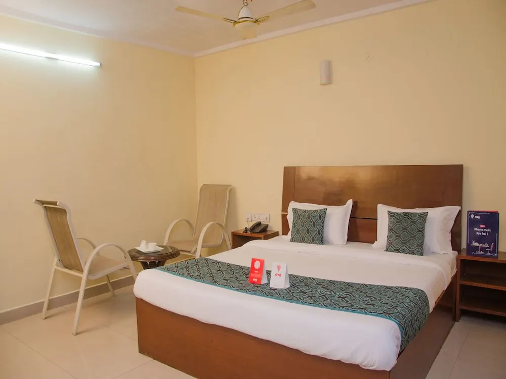 OYO 7666 Hotel SilverLine