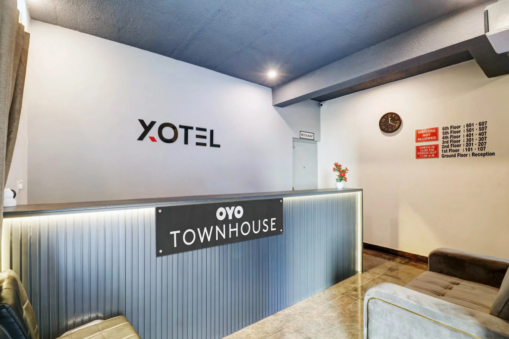 Townhouse Ecity Inn
