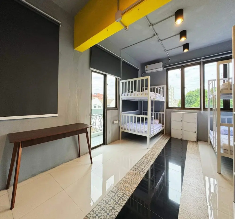Sukhum Huai Khwang Guest House