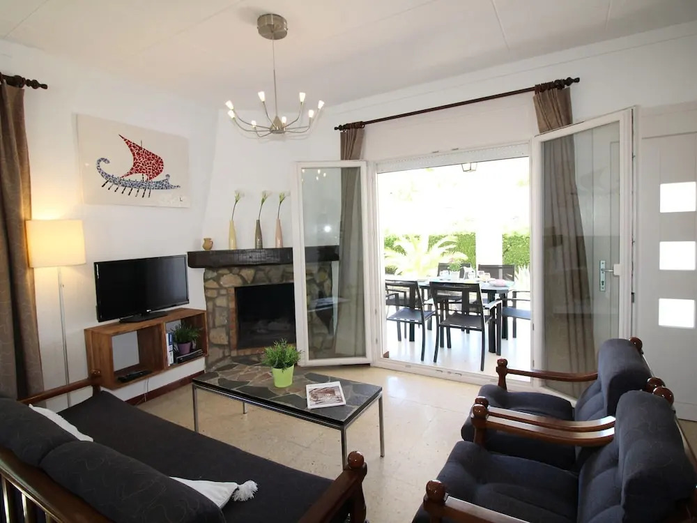 House With Outdoor Studio in Quiet Sector of Empuriabrava