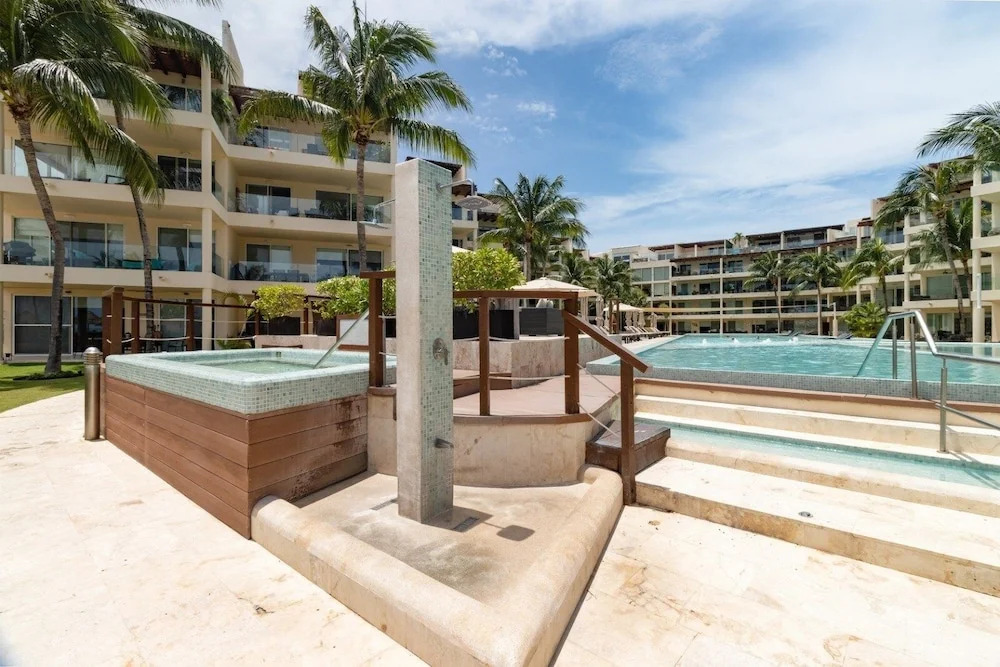 Elements Penthouse 6 3 Bedroom Condo by RedAwning