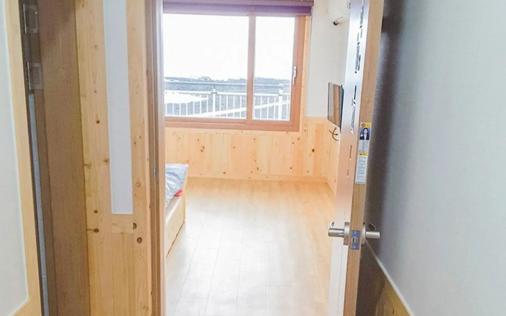 Seogwipo Hayanunduk Pension
