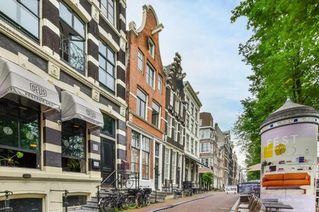 Herengracht Bed & Breakfast with canal view