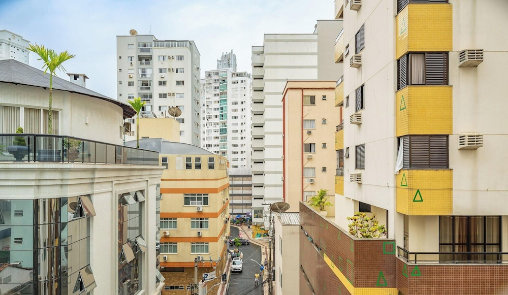 Apartment in BC Center With Side sea View Erz0502
