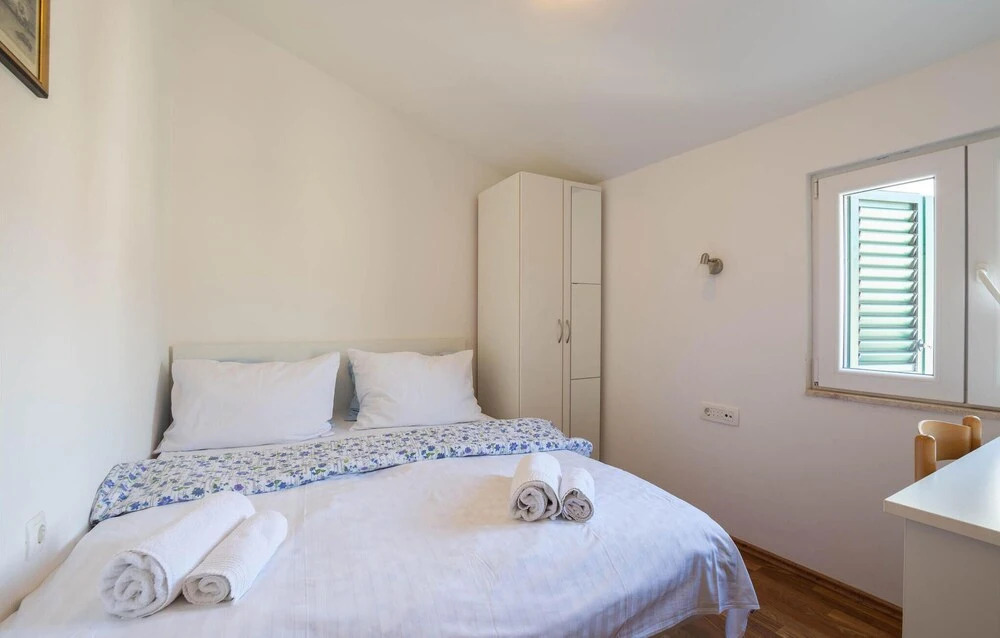 4 Bedroom Beach Front Home In Split