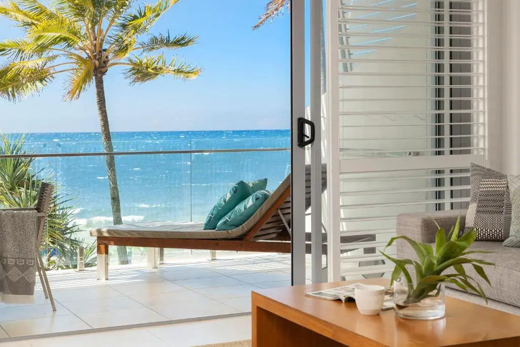 Fairshore 22 Main Beach Views