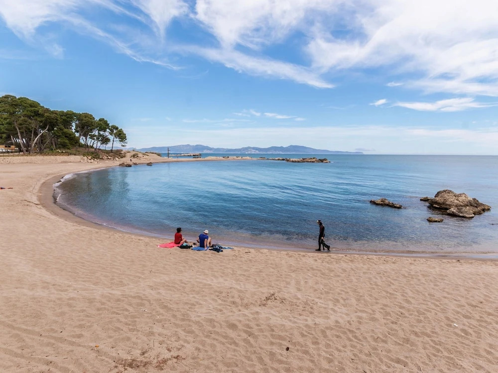Luxurious Holiday Home in L'escala With Swimming Pool
