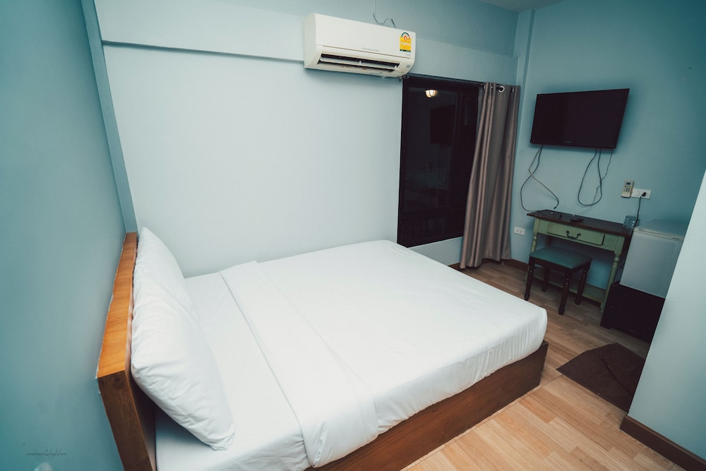The LODGE BKK Hostel