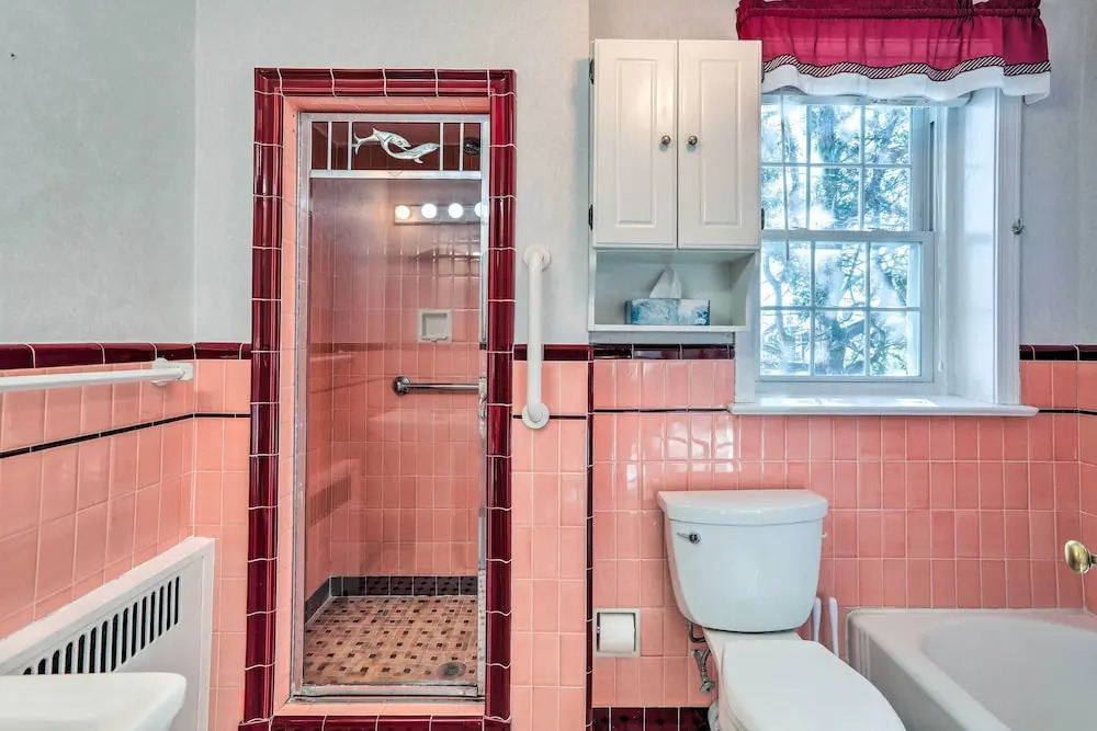Townhome w/ Porch, 7 Mi to Lincoln Financial Field