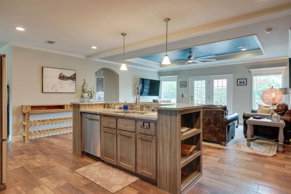 Canyon Lake Home w/ Spacious Deck & Backyard!