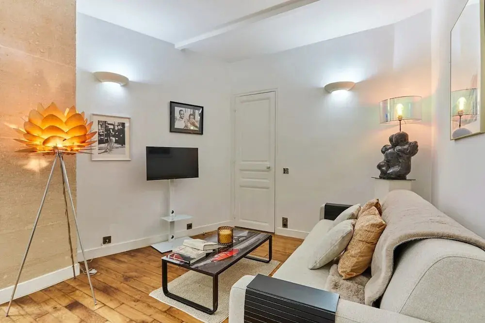 Charming 1 Bedroom Apartment Eiffel Tower