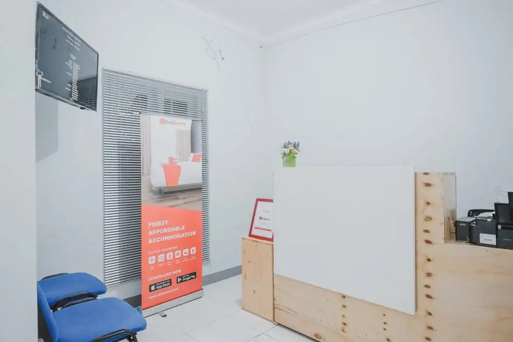 RedDoorz Syariah near Siloam  Hospital Kebon Jeruk