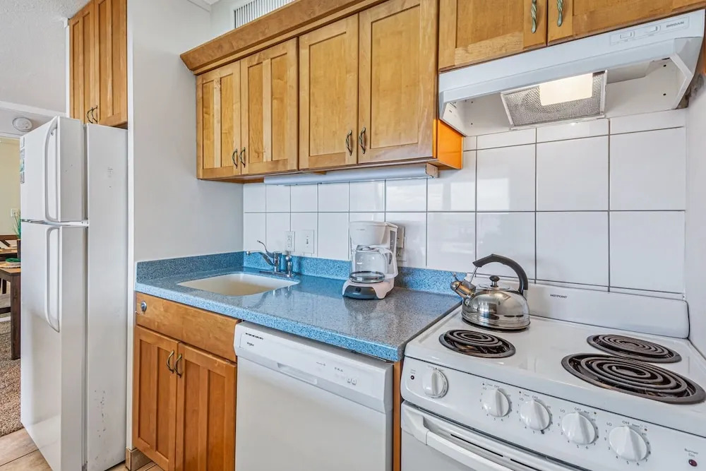 Maui Kai 805 Ocean View 1 bedroom/1 bath 1 Condo by RedAwning
