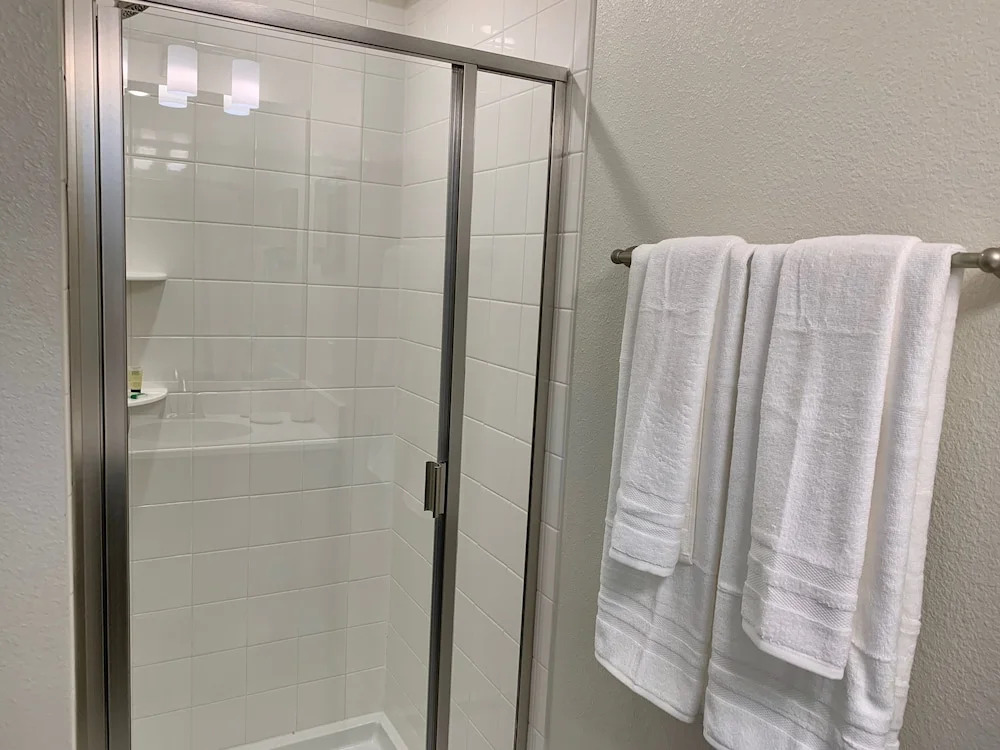 Marvelous 5 Bedroom w/ Pool Close to Disney 4811