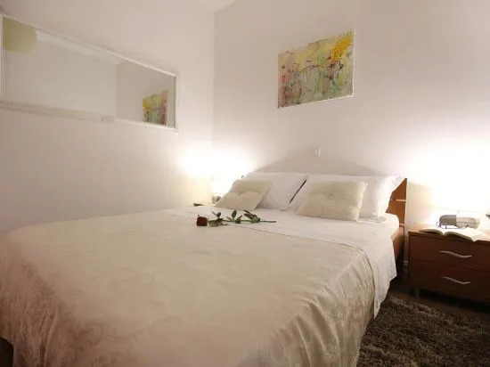 Bay View Apartment