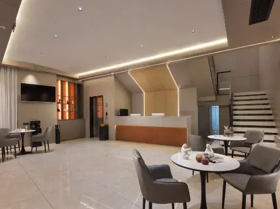 Huaxi Jinse Intelligent Cinema Hotel (Neijiang High-speed Railway North Station)