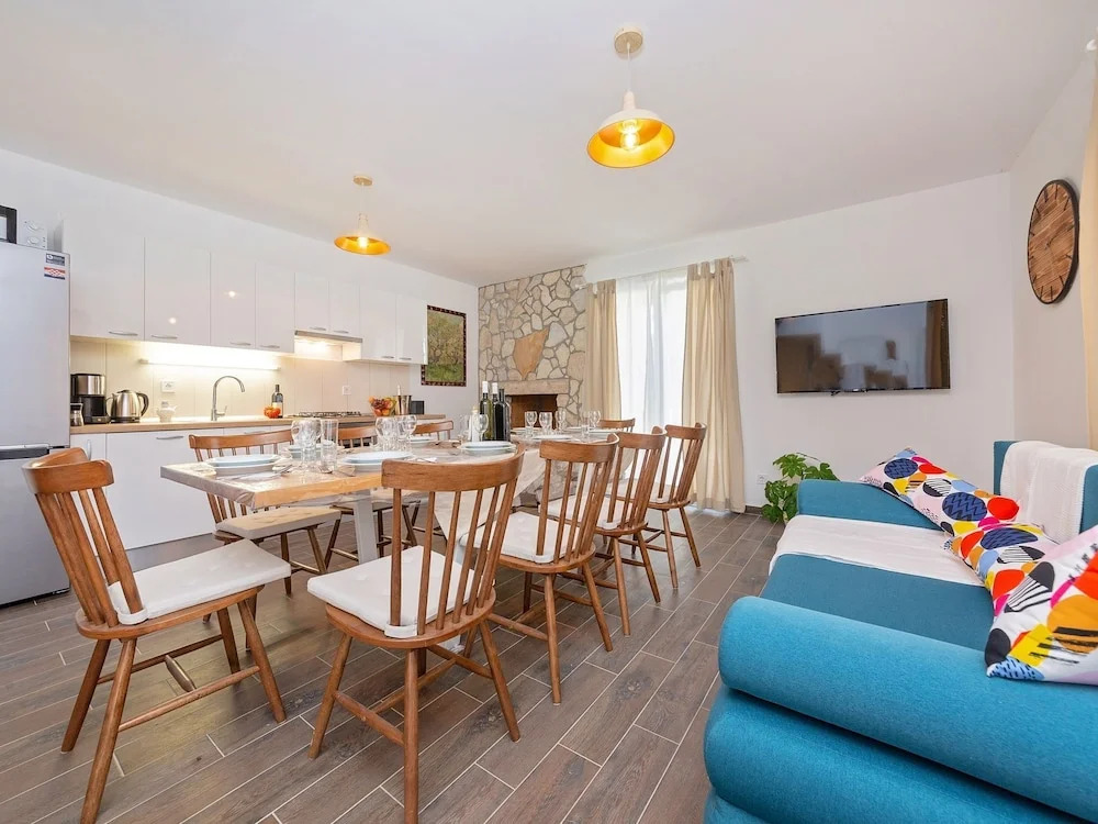 Charming Holiday Home With Pool, Jacuzzi and Privacy in the Middle of an Olive Grove