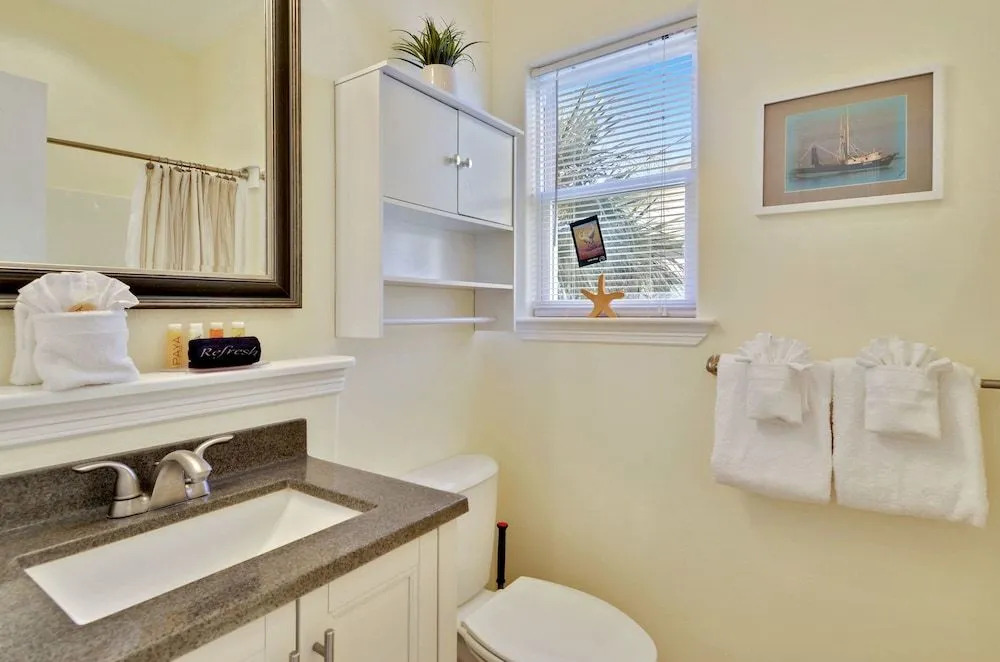 A View to Remember 3 Br home by RedAwning