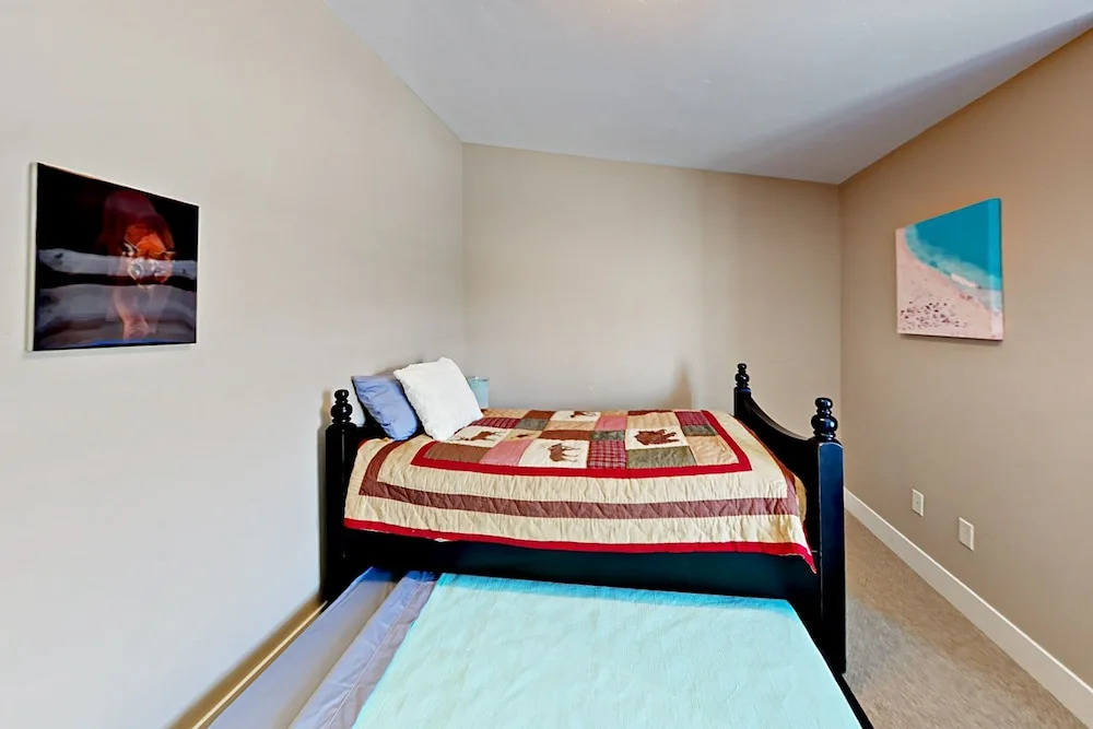 Bear Hollow Village 4 Bedrooms 3.5 Bathrooms Townhouse