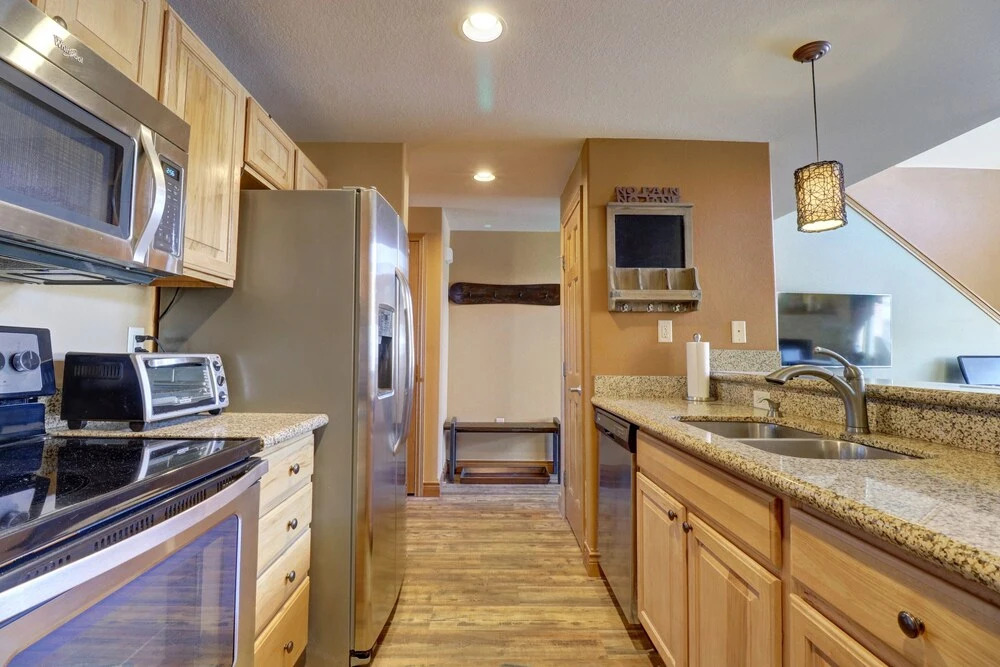 E8 Drake Landing 2br + Loft 2 Bedroom Condo by RedAwning