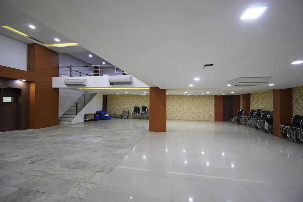 OYO 7524 Hotel Grand Celebration