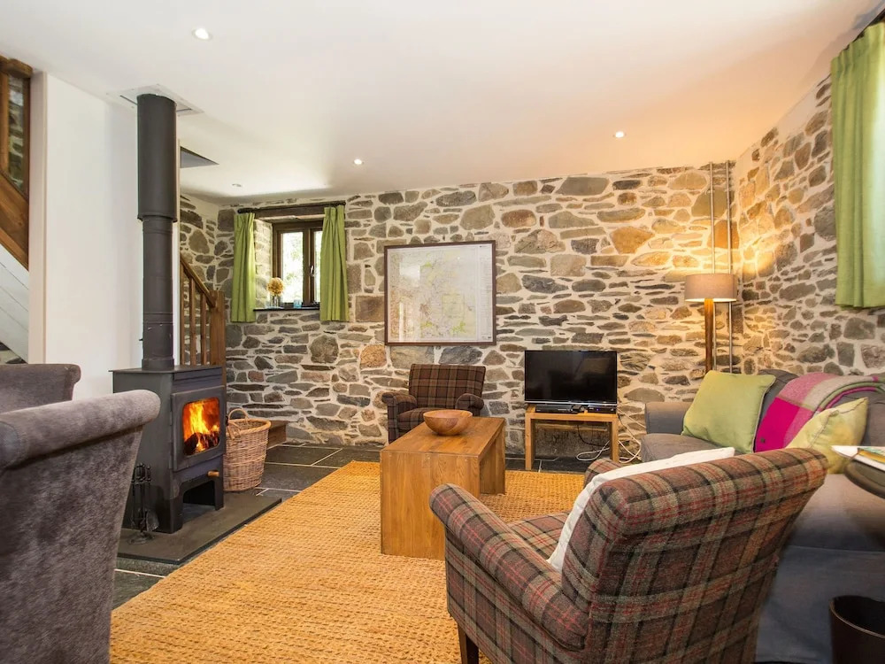 Elegant Holiday Home in Tavistock With Garden, Barbecue, Fireplace