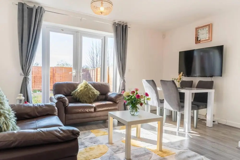Entire House With 3 Bedrooms